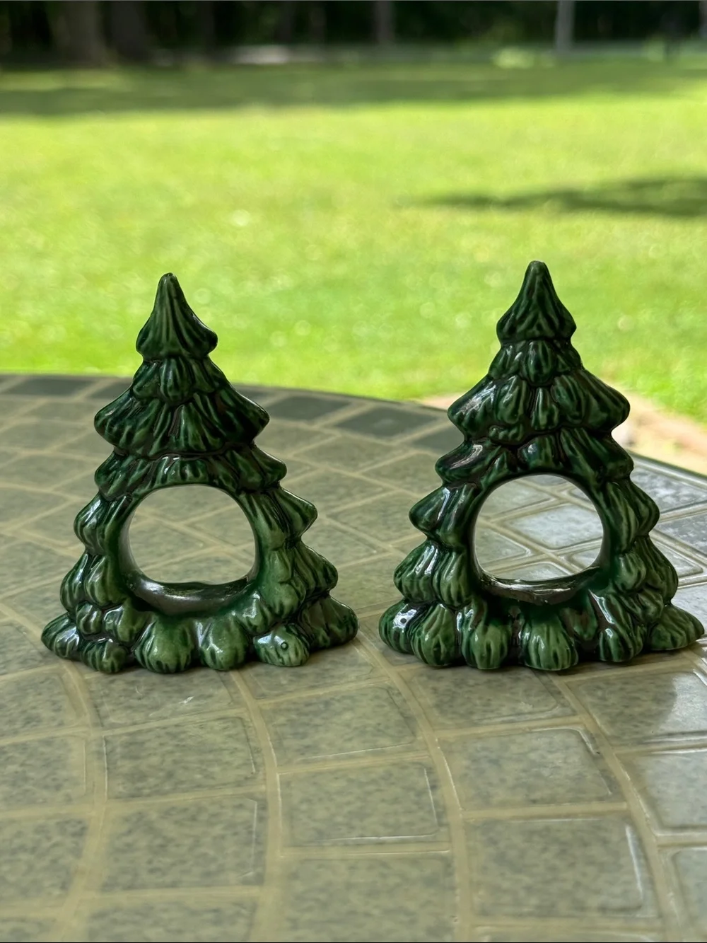 Green Ceramic Christmas Tree Napkin Rings Vintage 3.5” tall set of 2